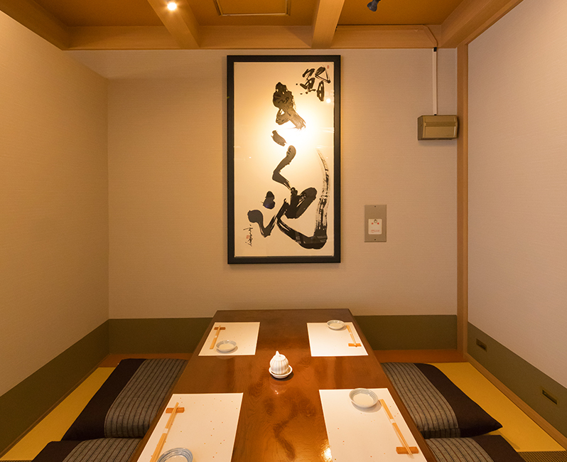 ゆったりと座れるテーブル席